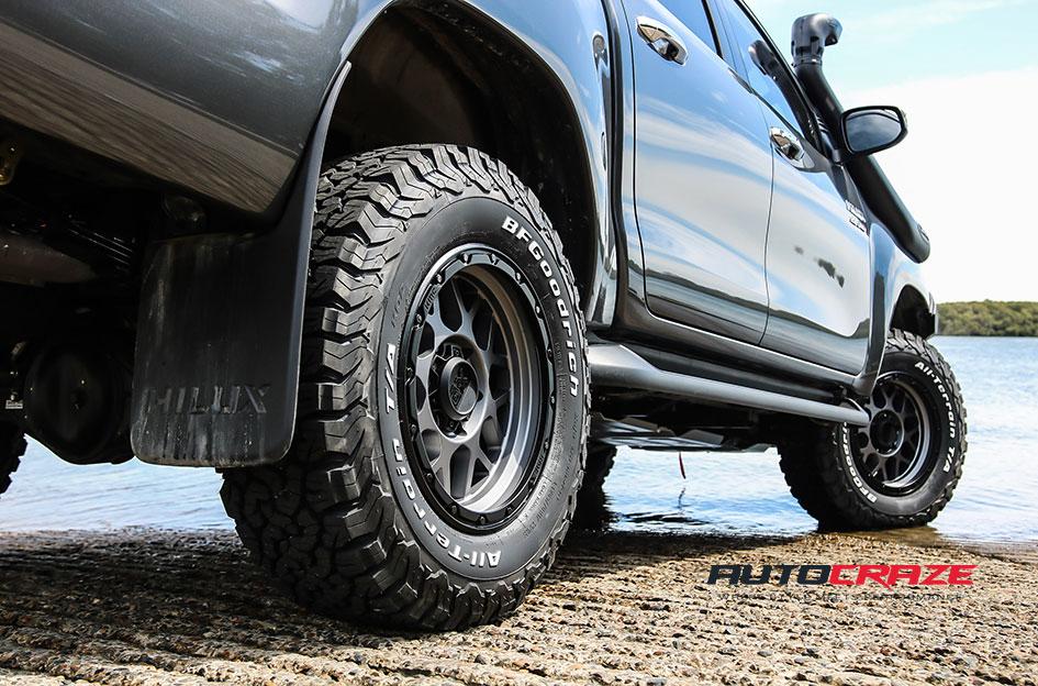TOYOTA HILUX 4WD GRENADE OR XD MATTE GREY MATTE BLACK LIP